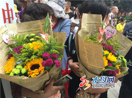 直击2018高考 记录千禧宝宝走出考场瞬间(组图