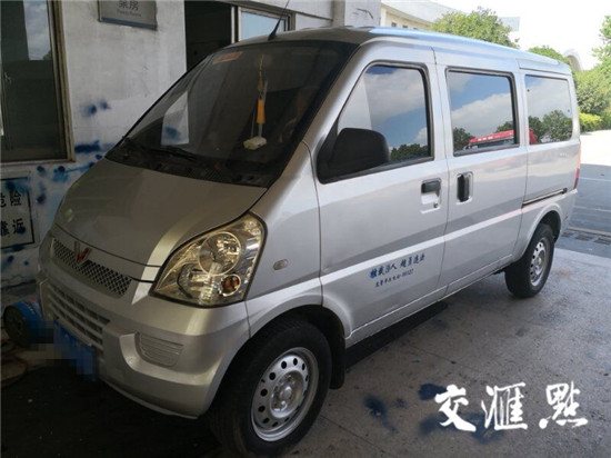 镇江将为面包车统一喷涂核载人数和举报电话 