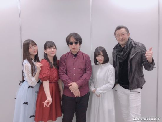 每周一堇:政委这身价值2600 春色清爽小清新