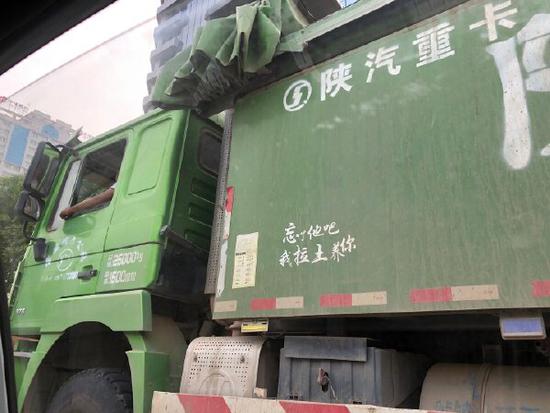 工作场所打屁股这么刺激 每日轻松一刻4月20晚间版