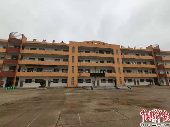  江西省鄱阳县田畈街中学教学楼。