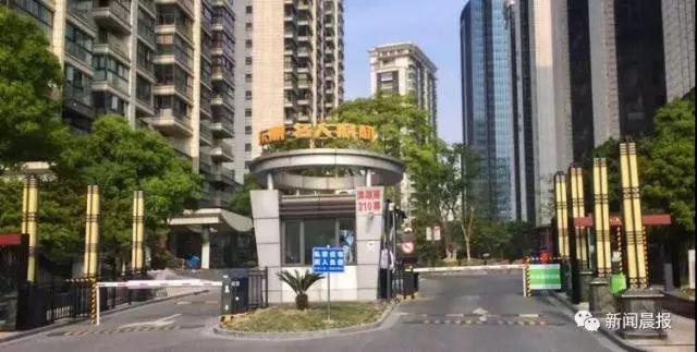 快递小哥要花钱办通行证,上海这些小区的新规