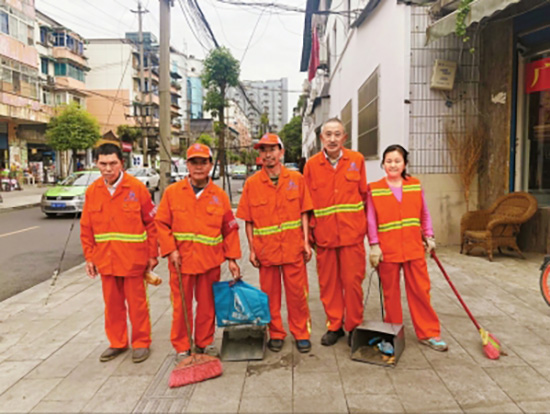 男子连续七个月为环卫工提供免费早餐 还换品种送