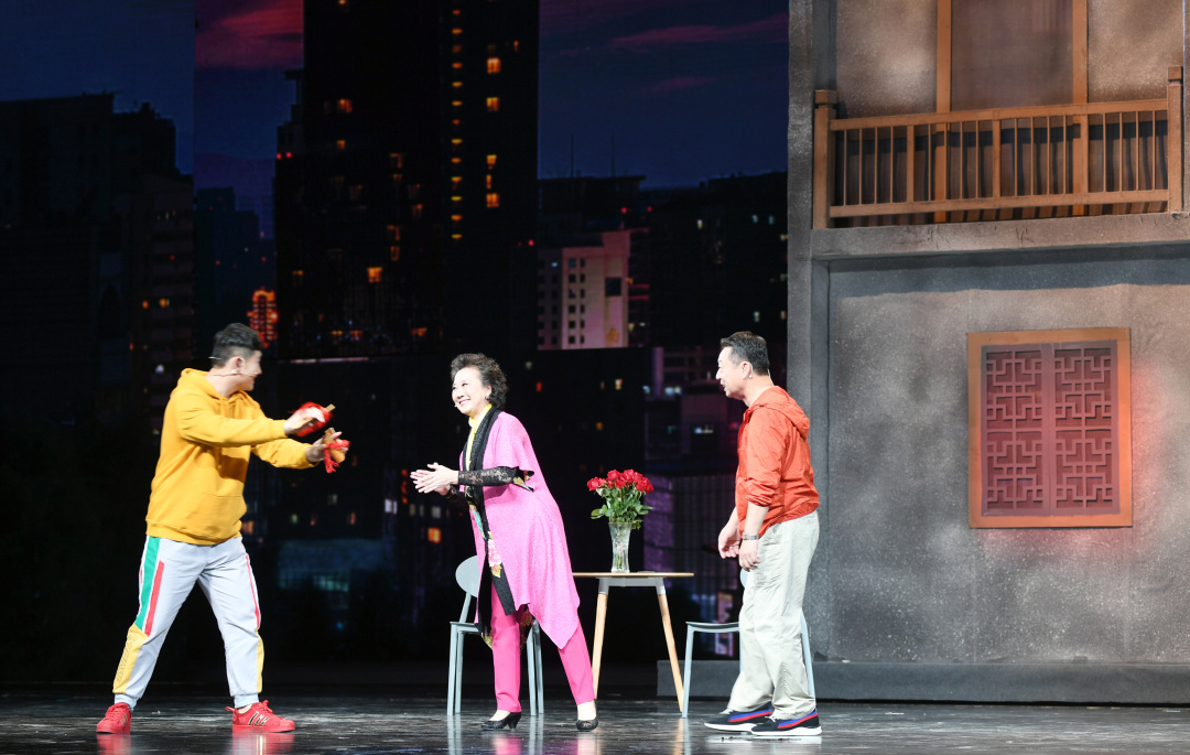 聚焦紫金文化艺术节|滑稽戏演员顾芗来宁奉献