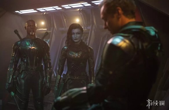 《惊奇队长》首映礼海量现场照 女神低胸装性感无比