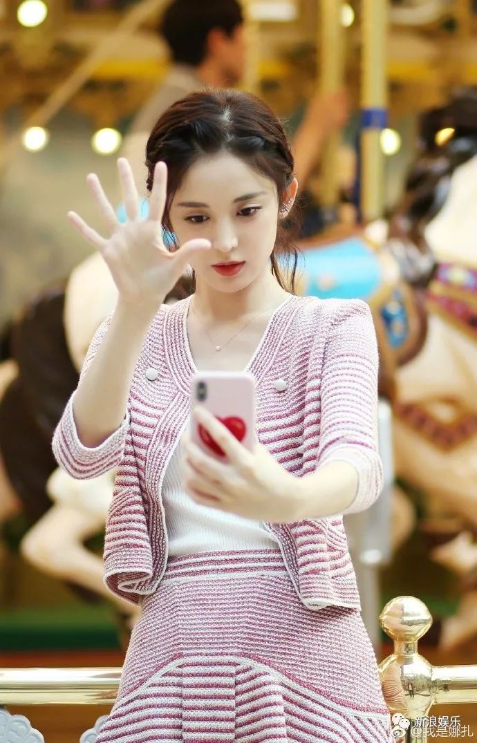 长了一张美艳精明脸，怕不是恋爱中的傻白甜？