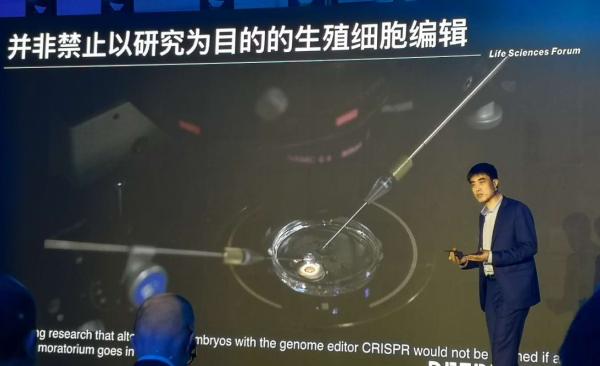 分子生物学家、北京大学生命科学学院教授魏文胜演讲中。 澎湃新闻记者 贺梨萍 图