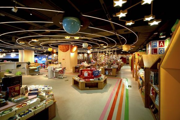 2万余种少儿读物及多个主题场景 重庆最大儿童成长主题书店来了_新浪新闻