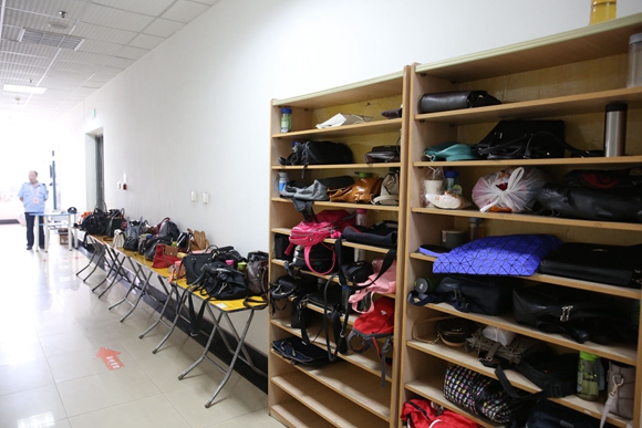 华龙网带你打探2018重庆高考阅卷场 73万余份试卷是这样打分