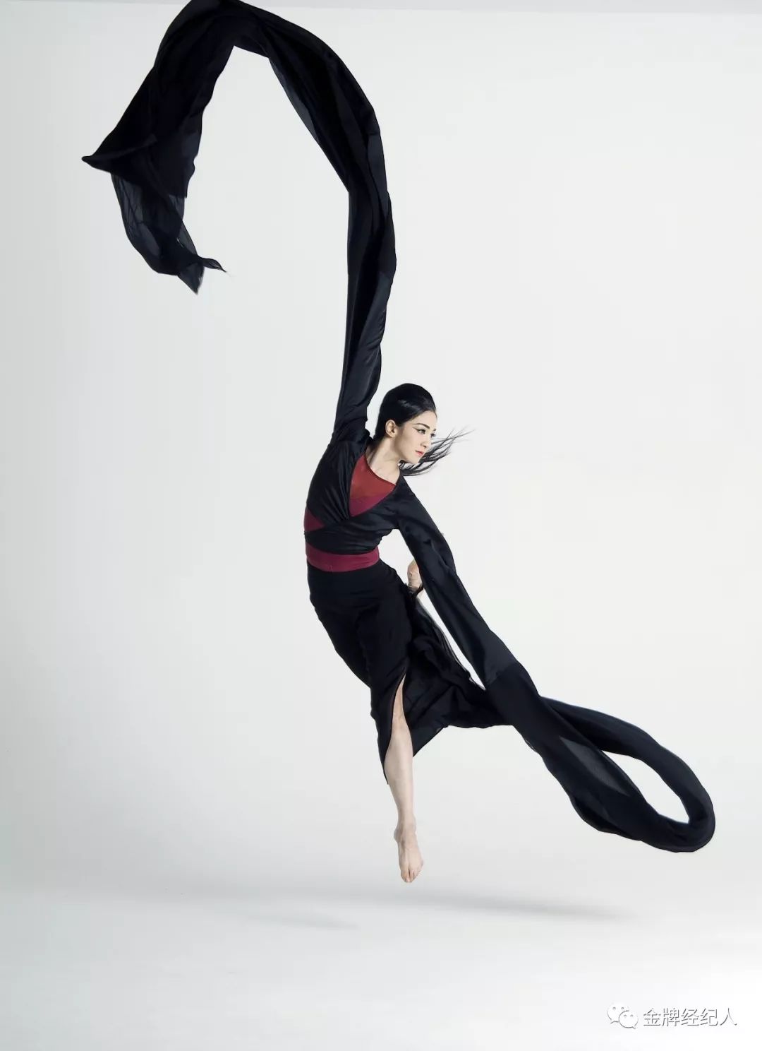 青年舞蹈艺术家唐诗逸获白玉兰戏剧表演主角提名奖，本届年龄最小却受大咖导演青睐