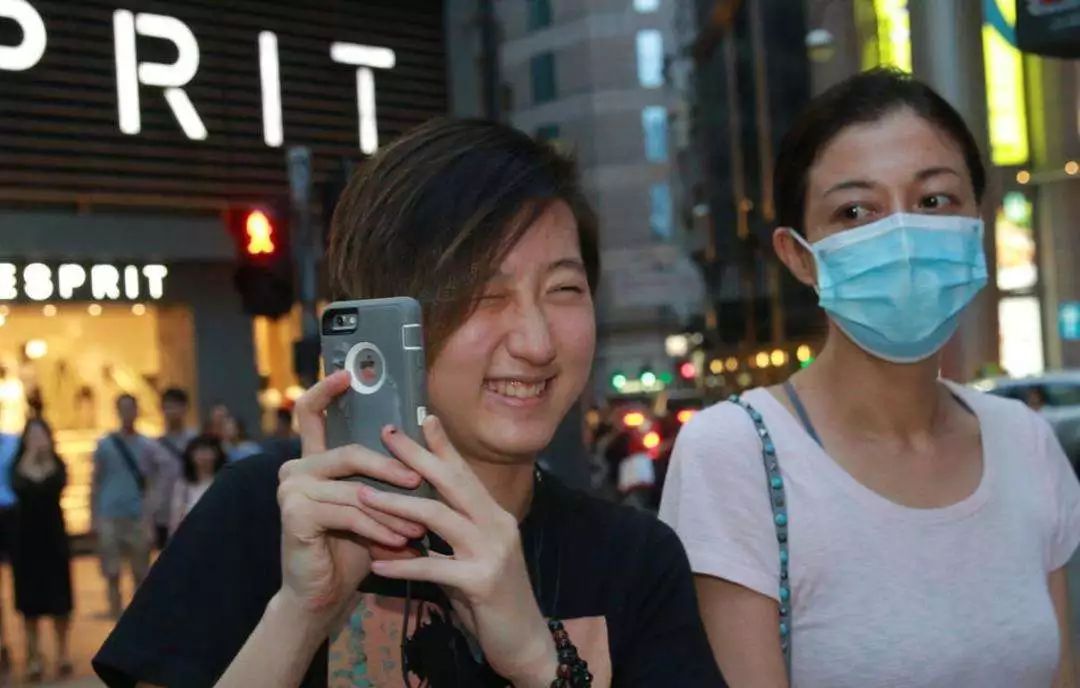 小龙女流落街头,视频认父。缺爱的吴绮莉,终于还是连女儿也失去了