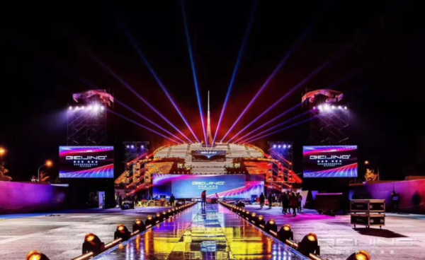 北汽新品牌“BEIJING”亮相 同时发布纯电动概念SUV“耀”