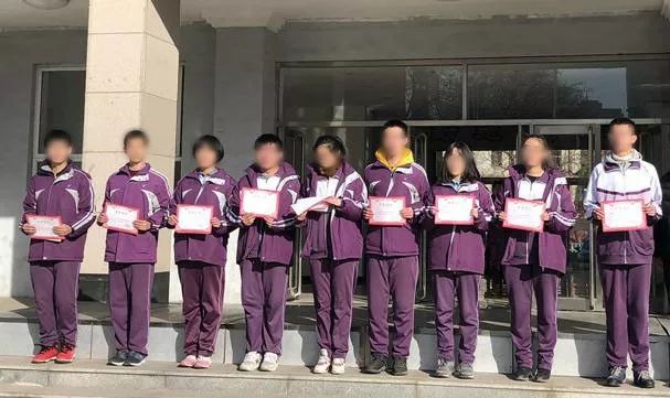 太原新道街小学校服爆红!中小学校服大pk!看看