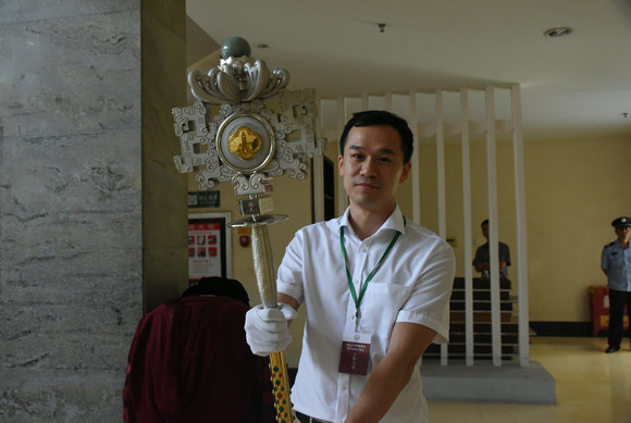 【2018毕业礼】励治学兴邦，承权杖荣光