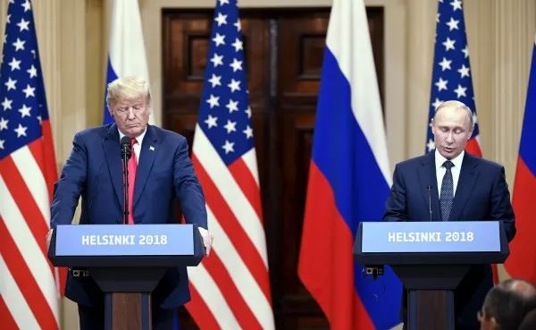 7月16日，在芬兰首都赫尔辛基，美国总统特朗普（左）和俄罗斯总统普京出席联合记者会。