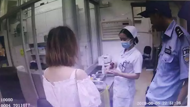 刚和男友喝完喜酒就自杀!女孩哭得伤心欲绝,感