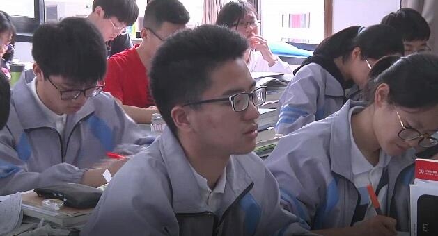 杭州长河高中10位宏志生回原籍高考 师生暖