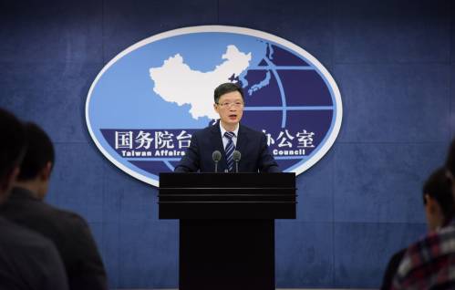 3月28日,国台办发言人安峰山在发布会上回答记者提问。