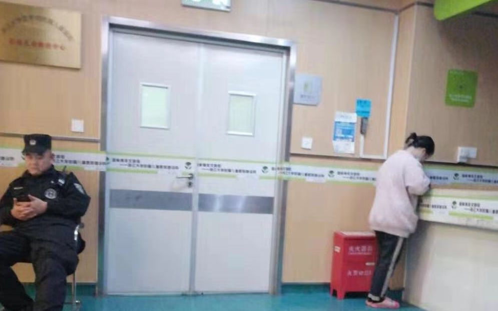 高空坠物砸中三岁男童 伤者现已恢复自主呼吸