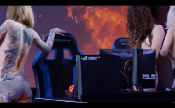 ��һ���Ѽ��·����ⳡ��Ů��ս�ġ�CS��GO������̫���