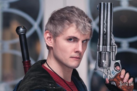 外媒:满分!SSS级!国外玩家Cos《鬼泣5》尼禄