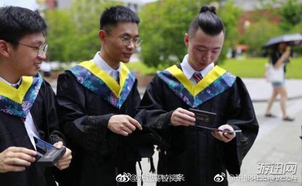 4．宁夏大学毕业证签发时间： 大学毕业时间 以毕业证签发日期和离校时间哪个为准？