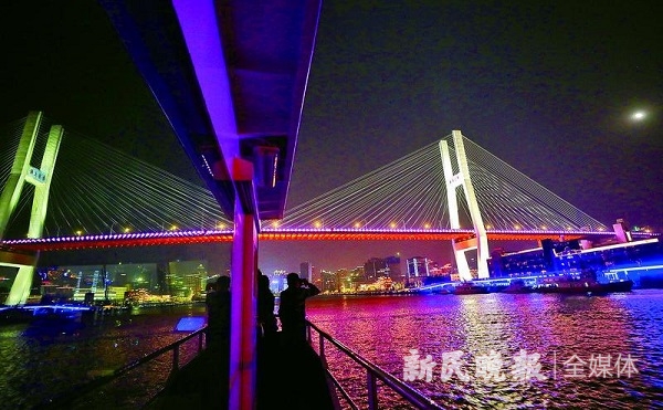 夜上海·流连|流光璀璨 一舟看尽浦江景
