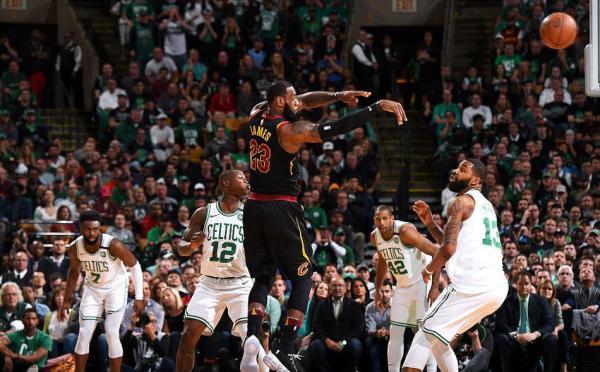 詹姆斯总决赛8分完整版 7pel-hcikcev8750661.jpg