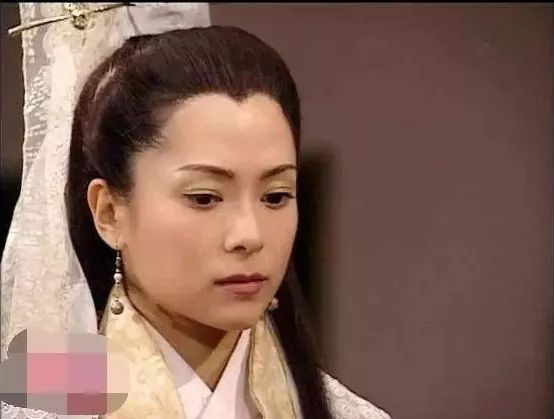 如果是宣萱的乌廷芳是朱砂痣,那么郭羡妮饰演的琴清就是白月光.
