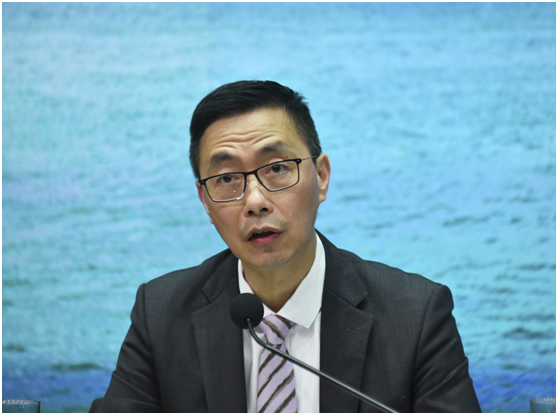 有学生阻碍交通常规潜艇 香港教育局长:支持校