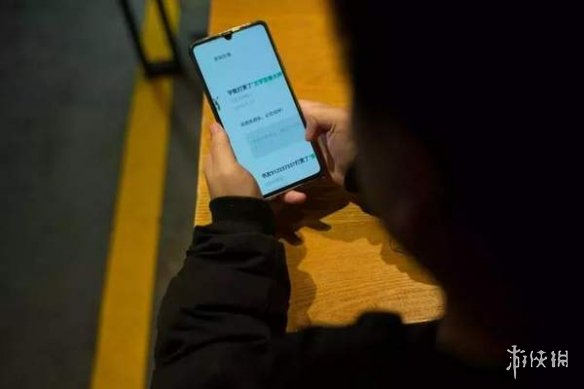 两天时间就花光母亲5万多元 熊孩子只为打赏游戏主播