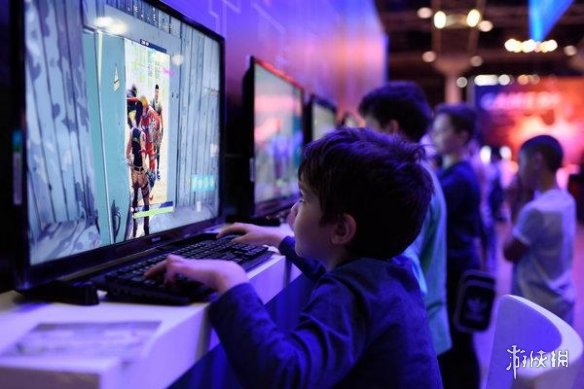 人民日报谈电子设备成瘾:一定要控制好屏幕使用时间