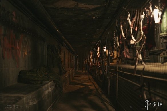 战斗民族cos《地铁》阿尔乔姆夫妻 脉脉温情令人动容