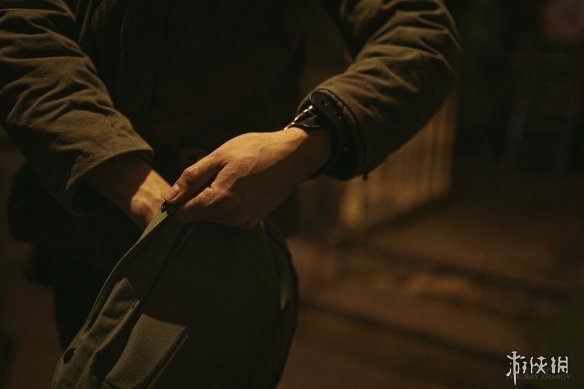 战斗民族cos《地铁》阿尔乔姆夫妻 脉脉温情令人动容