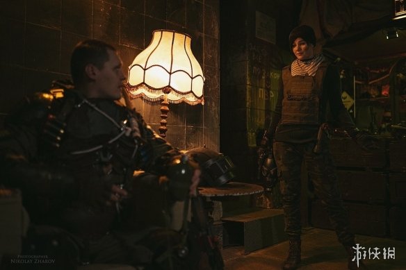 战斗民族cos《地铁》阿尔乔姆夫妻 脉脉温情令人动容