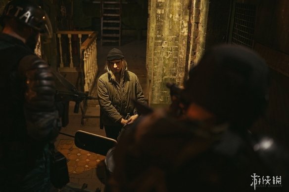 战斗民族cos《地铁》阿尔乔姆夫妻 脉脉温情令人动容