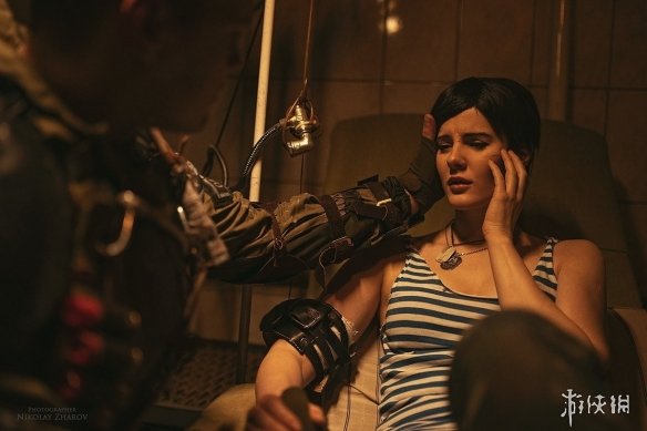 战斗民族cos《地铁》阿尔乔姆夫妻 脉脉温情令人动容