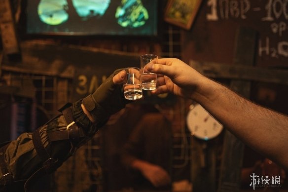 战斗民族cos《地铁》阿尔乔姆夫妻 脉脉温情令人动容