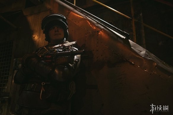 战斗民族cos《地铁》阿尔乔姆夫妻 脉脉温情令人动容