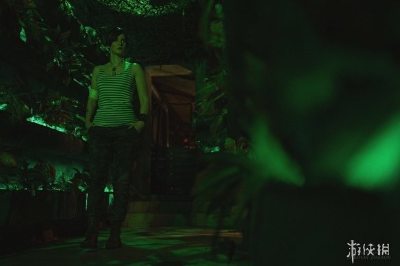 战斗民族cos《地铁》阿尔乔姆夫妻 脉脉温情令人动容