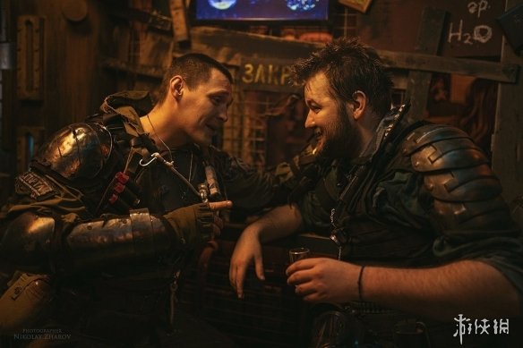 战斗民族cos《地铁》阿尔乔姆夫妻 脉脉温情令人动容