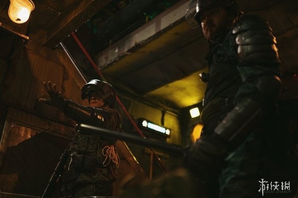 战斗民族cos《地铁》阿尔乔姆夫妻 脉脉温情令人动容