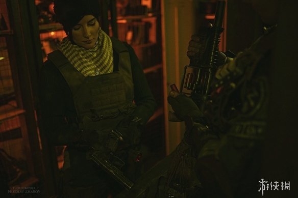 战斗民族cos《地铁》阿尔乔姆夫妻 脉脉温情令人动容