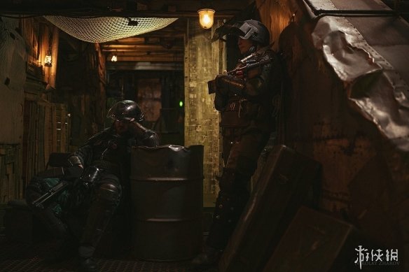 战斗民族cos《地铁》阿尔乔姆夫妻 脉脉温情令人动容