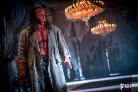 《地狱男爵》曝光大量新剧照 性感血皇后惊艳亮相!