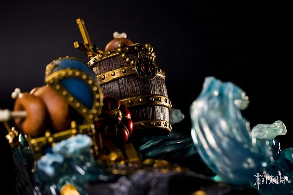 《海贼王》路飞霸气主题雕像 身披黑色斗篷魅力十足