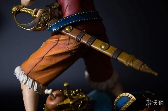 《海贼王》路飞霸气主题雕像 身披黑色斗篷魅力十足