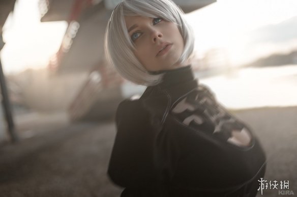 国外美女COS《尼尔》A2、2B 两位美人儿凶狠对峙!