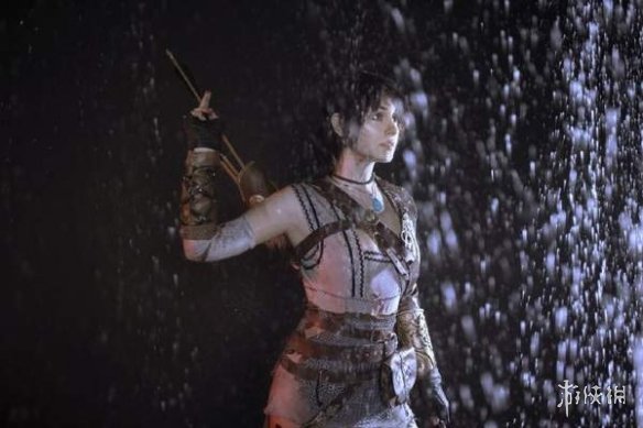 国外美女COS《古墓丽影》劳拉 一双大白腿娇嫩纤长