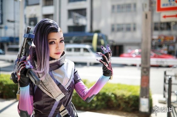 日本美女COS《守望先锋》黑影 神似邓紫棋一脸傲娇